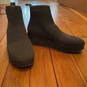 Eileen Fisher stretch platform bootie- gray sz 10 - excellent